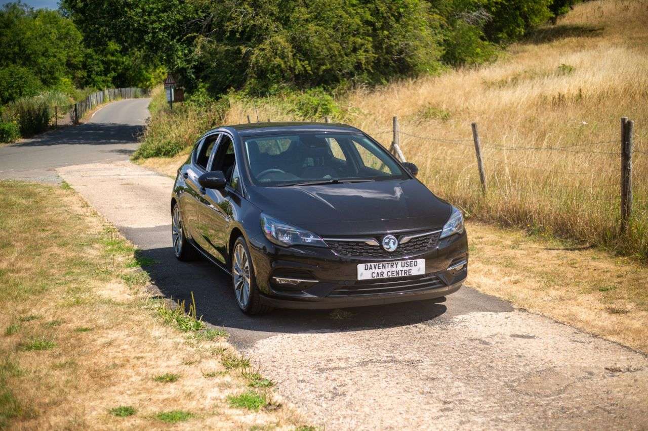 A 2021 VAUXHALL ASTRA 1.5 Turbo D Griffin Edition Hatchback 5dr Diesel Manual Euro 6 (s/s) (122 p A 2021 VAUXHALL ASTRA 1.5 Turbo D Griffin Edition Hatchback 5dr Diesel Manual Euro 6 (s/s) (122 p