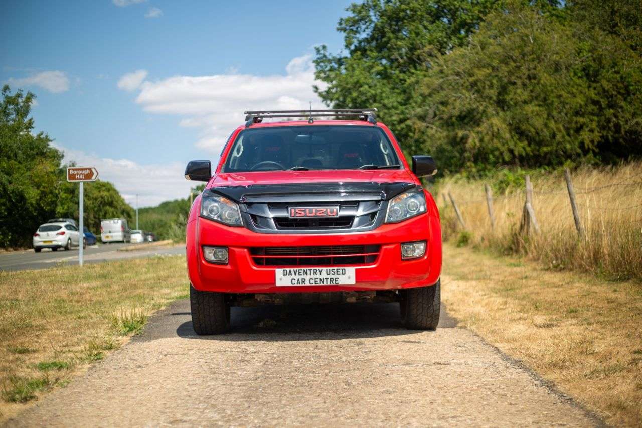 A 2016 ISUZU D-MAX 2.5 TD Fury Pickup 4dr Diesel Manual 4x4 (192 g/km, 161 bhp) Truckman Canop A 2016 ISUZU D-MAX 2.5 TD Fury Pickup 4dr Diesel Manual 4x4 (192 g/km, 161 bhp) Truckman Canop