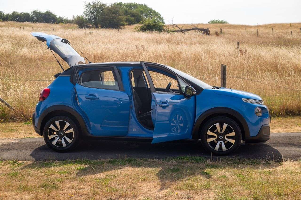 A 2019 CITROEN C3 1.2 PureTech Feel Hatchback 5dr Petrol Manual Euro 6 (s/s) (82 ps) Service A 2019 CITROEN C3 1.2 PureTech Feel Hatchback 5dr Petrol Manual Euro 6 (s/s) (82 ps) Service