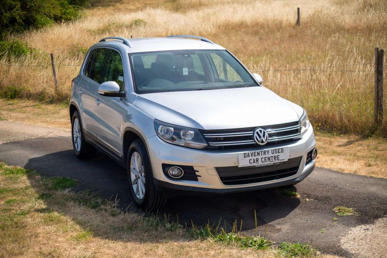 A 2013 VOLKSWAGEN TIGUAN 2.0 TDI BlueMotion Tech SE SUV 5dr Diesel DSG 4WD Euro 5 (s/s) (140 ps) Fro A 2013 VOLKSWAGEN TIGUAN 2.0 TDI BlueMotion Tech SE SUV 5dr Diesel DSG 4WD Euro 5 (s/s) (140 ps) Fro