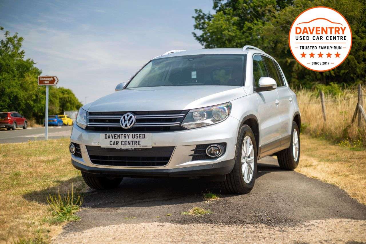A 2013 VOLKSWAGEN TIGUAN 2.0 TDI BlueMotion Tech SE SUV 5dr Diesel DSG 4WD Euro 5 (s/s) (140 ps) Fro A 2013 VOLKSWAGEN TIGUAN 2.0 TDI BlueMotion Tech SE SUV 5dr Diesel DSG 4WD Euro 5 (s/s) (140 ps) Fro