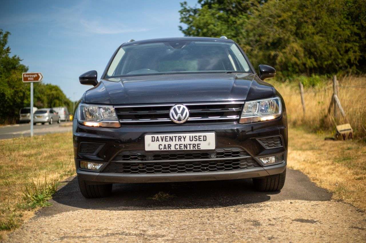 A 2018 VOLKSWAGEN TIGUAN 2.0 TDI SE Navigation SUV 5dr Diesel DSG 4Motion Euro 6 (s/s) (190 ps) Heat A 2018 VOLKSWAGEN TIGUAN 2.0 TDI SE Navigation SUV 5dr Diesel DSG 4Motion Euro 6 (s/s) (190 ps) Heat