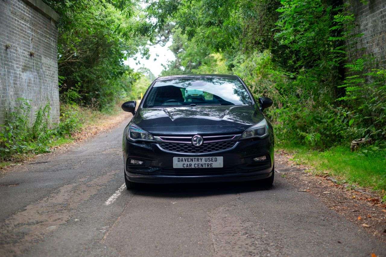 A 2016 VAUXHALL ASTRA 1.0i Turbo ecoFLEX SRi Nav Hatchback 5dr Petrol Manual Euro 6 (s/s) (105 ps A 2016 VAUXHALL ASTRA 1.0i Turbo ecoFLEX SRi Nav Hatchback 5dr Petrol Manual Euro 6 (s/s) (105 ps