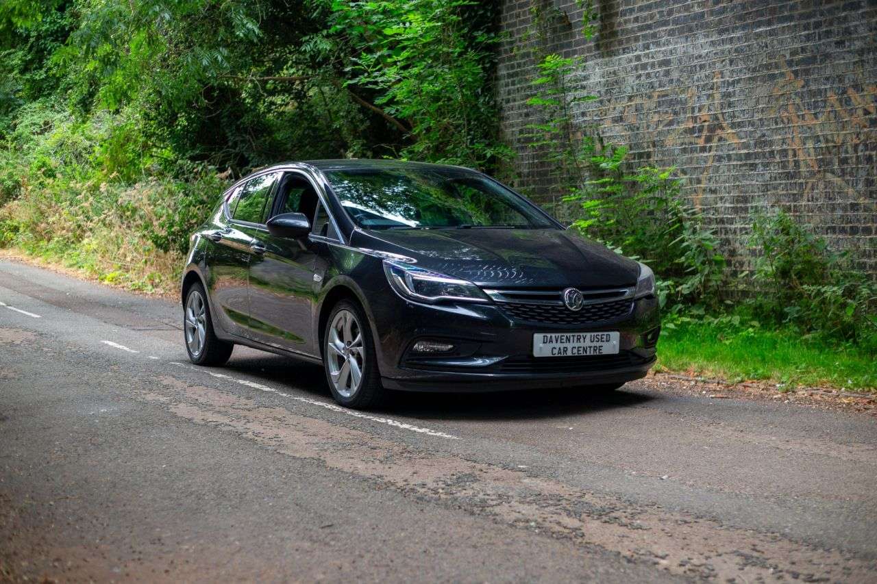 A 2016 VAUXHALL ASTRA 1.0i Turbo ecoFLEX SRi Nav Hatchback 5dr Petrol Manual Euro 6 (s/s) (105 ps A 2016 VAUXHALL ASTRA 1.0i Turbo ecoFLEX SRi Nav Hatchback 5dr Petrol Manual Euro 6 (s/s) (105 ps