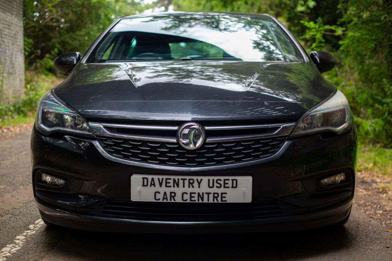 A 2016 VAUXHALL ASTRA 1.0i Turbo ecoFLEX SRi Nav Hatchback 5dr Petrol Manual Euro 6 (s/s) (105 ps A 2016 VAUXHALL ASTRA 1.0i Turbo ecoFLEX SRi Nav Hatchback 5dr Petrol Manual Euro 6 (s/s) (105 ps