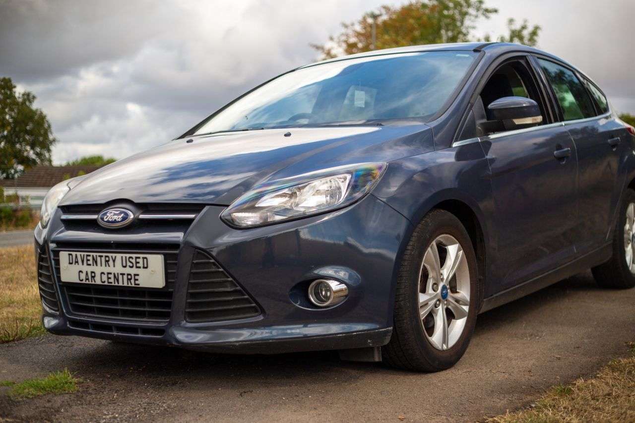 A 2013 FORD FOCUS 1.6 TDCi Zetec Hatchback 5dr Diesel Manual Euro 5 (s/s) (115 ps) New Timing A 2013 FORD FOCUS 1.6 TDCi Zetec Hatchback 5dr Diesel Manual Euro 5 (s/s) (115 ps) New Timing