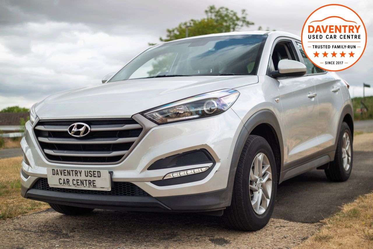 A 2017 HYUNDAI TUCSON 1.6 GDi Blue Drive S SUV 5dr Petrol Manual Euro 6 (s/s) (132 ps) ULEZ, Over A 2017 HYUNDAI TUCSON 1.6 GDi Blue Drive S SUV 5dr Petrol Manual Euro 6 (s/s) (132 ps) ULEZ, Over