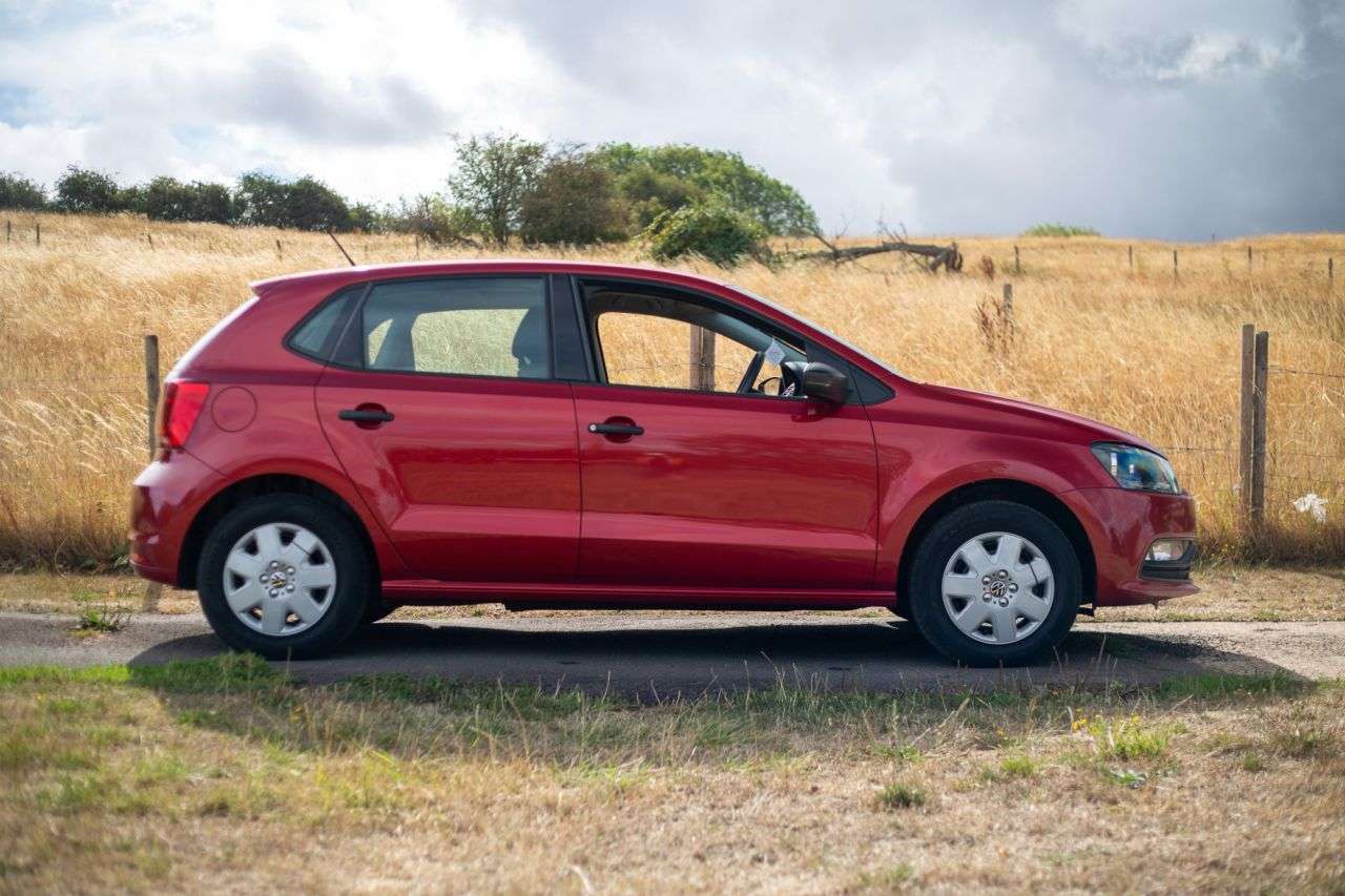 A 2015 VOLKSWAGEN POLO 1.0 BlueMotion Tech S Hatchback 5dr Petrol Manual Euro 6 (s/s) (A/C) (60 ps A 2015 VOLKSWAGEN POLO 1.0 BlueMotion Tech S Hatchback 5dr Petrol Manual Euro 6 (s/s) (A/C) (60 ps