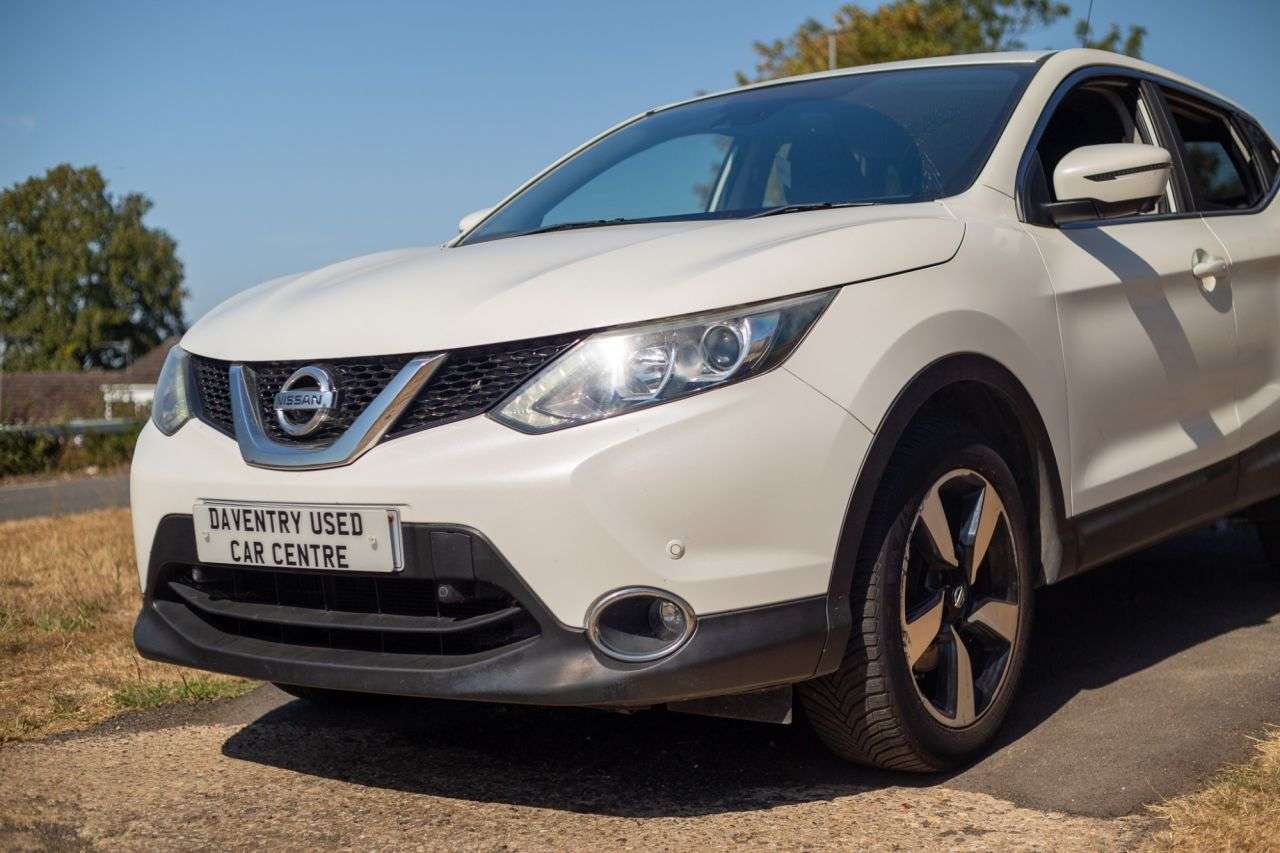 A 2015 NISSAN QASHQAI 1.2 DIG-T n-tec SUV 5dr Petrol Manual 2WD Euro 6 (s/s) (115 ps) A 2015 NISSAN QASHQAI 1.2 DIG-T n-tec SUV 5dr Petrol Manual 2WD Euro 6 (s/s) (115 ps)