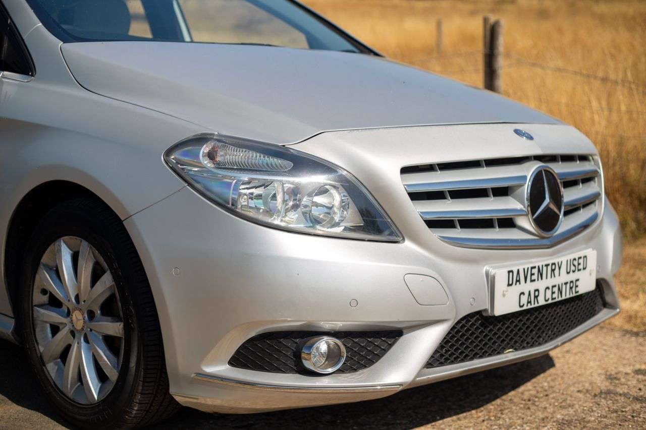 A 2013 MERCEDES-BENZ B CLASS 1.6 B180 SE MPV 5dr Petrol 7G-DCT Euro 6 (s/s) (122 ps) A 2013 MERCEDES-BENZ B CLASS 1.6 B180 SE MPV 5dr Petrol 7G-DCT Euro 6 (s/s) (122 ps)