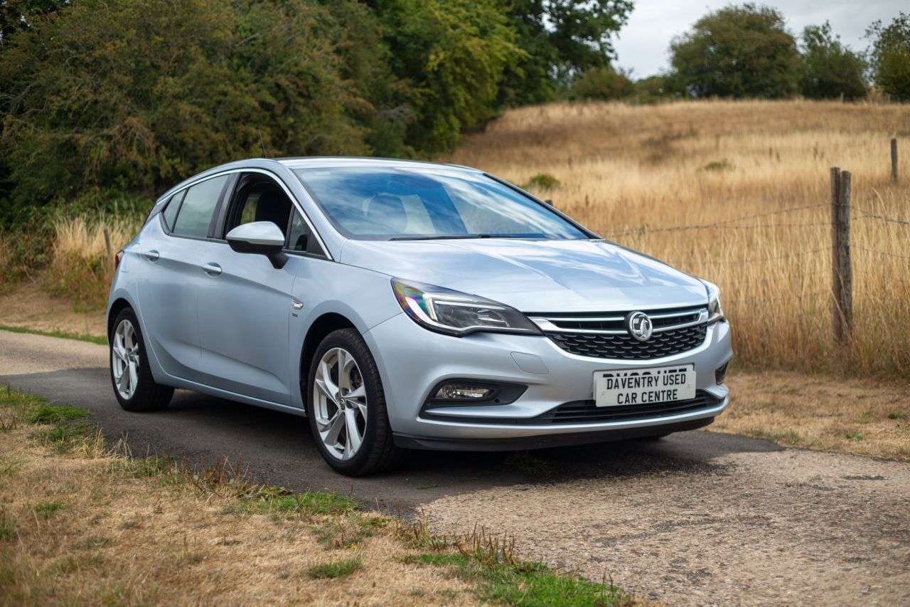 A 2019 VAUXHALL ASTRA 1.0i Turbo ecoTEC SRi Hatchback 5dr Petrol Manual Euro 6 (s/s) (105 ps) A 2019 VAUXHALL ASTRA 1.0i Turbo ecoTEC SRi Hatchback 5dr Petrol Manual Euro 6 (s/s) (105 ps)