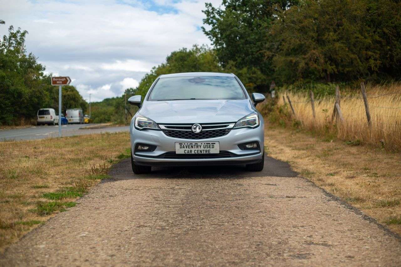 A 2019 VAUXHALL ASTRA 1.0i Turbo ecoTEC SRi Hatchback 5dr Petrol Manual Euro 6 (s/s) (105 ps) A 2019 VAUXHALL ASTRA 1.0i Turbo ecoTEC SRi Hatchback 5dr Petrol Manual Euro 6 (s/s) (105 ps)