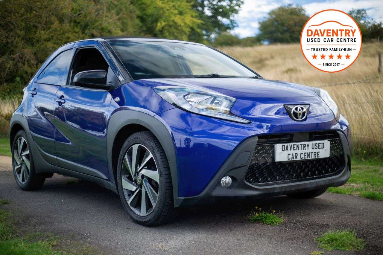 A 2023 TOYOTA AYGO X 1.0 VVT-i Edge Hatchback 5dr Petrol Manual Euro 6 (s/s) (72 ps) 2 SERVICES, A 2023 TOYOTA AYGO X 1.0 VVT-i Edge Hatchback 5dr Petrol Manual Euro 6 (s/s) (72 ps) 2 SERVICES,