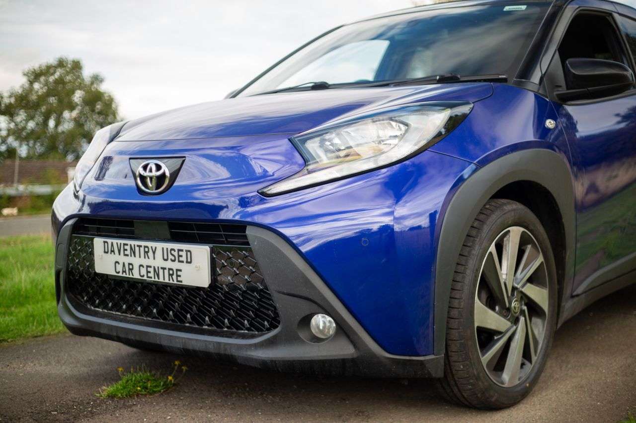A 2023 TOYOTA AYGO X 1.0 VVT-i Edge Hatchback 5dr Petrol Manual Euro 6 (s/s) (72 ps) 2 SERVICES, A 2023 TOYOTA AYGO X 1.0 VVT-i Edge Hatchback 5dr Petrol Manual Euro 6 (s/s) (72 ps) 2 SERVICES,