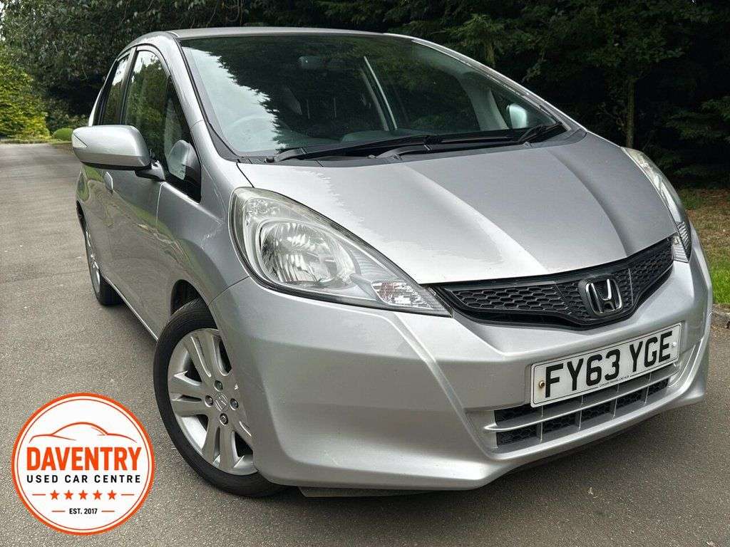 A 2014 HONDA JAZZ 1.4 i-VTEC ES Plus Hatchback 5dr Petrol Manual Euro 5 (99 ps) PARKING SENSO A 2014 HONDA JAZZ 1.4 i-VTEC ES Plus Hatchback 5dr Petrol Manual Euro 5 (99 ps) PARKING SENSO