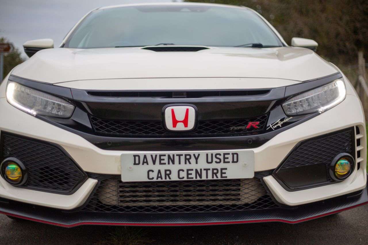 A 2017 HONDA CIVIC 2.0 i-VTEC Type R GT Hatchback 5dr Petrol Manual Euro 6 (s/s) (320 ps) CHAM A 2017 HONDA CIVIC 2.0 i-VTEC Type R GT Hatchback 5dr Petrol Manual Euro 6 (s/s) (320 ps) CHAM
