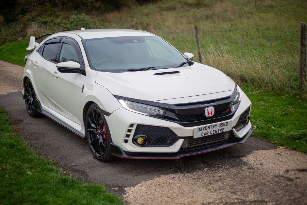 A 2017 HONDA CIVIC 2.0 i-VTEC Type R GT Hatchback 5dr Petrol Manual Euro 6 (s/s) (320 ps) CHAM A 2017 HONDA CIVIC 2.0 i-VTEC Type R GT Hatchback 5dr Petrol Manual Euro 6 (s/s) (320 ps) CHAM