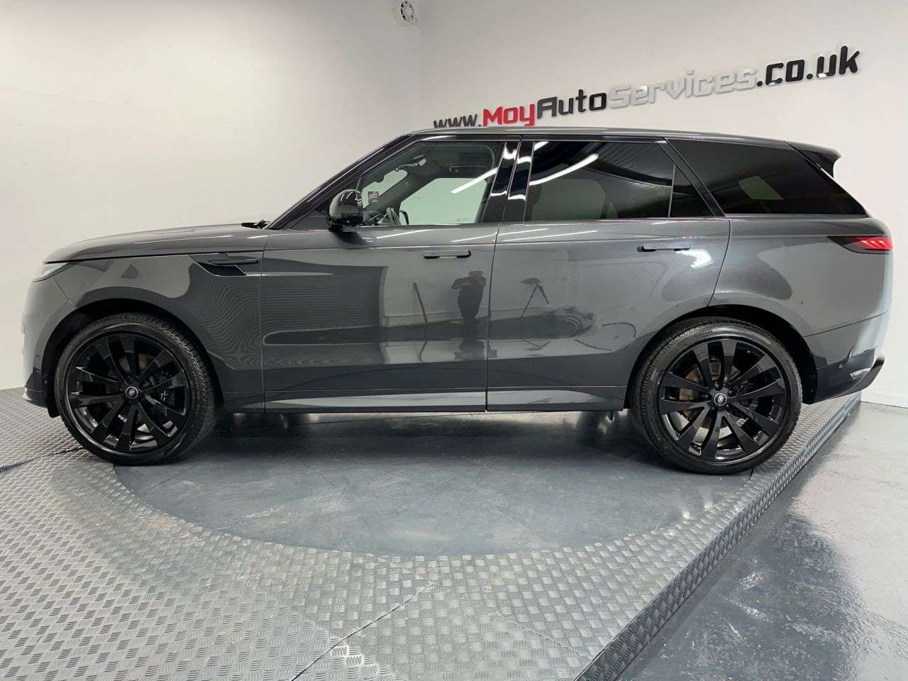A 2023 LAND ROVER RANGE ROVER SPORT DYNAMIC SE A 2023 LAND ROVER RANGE ROVER SPORT DYNAMIC SE