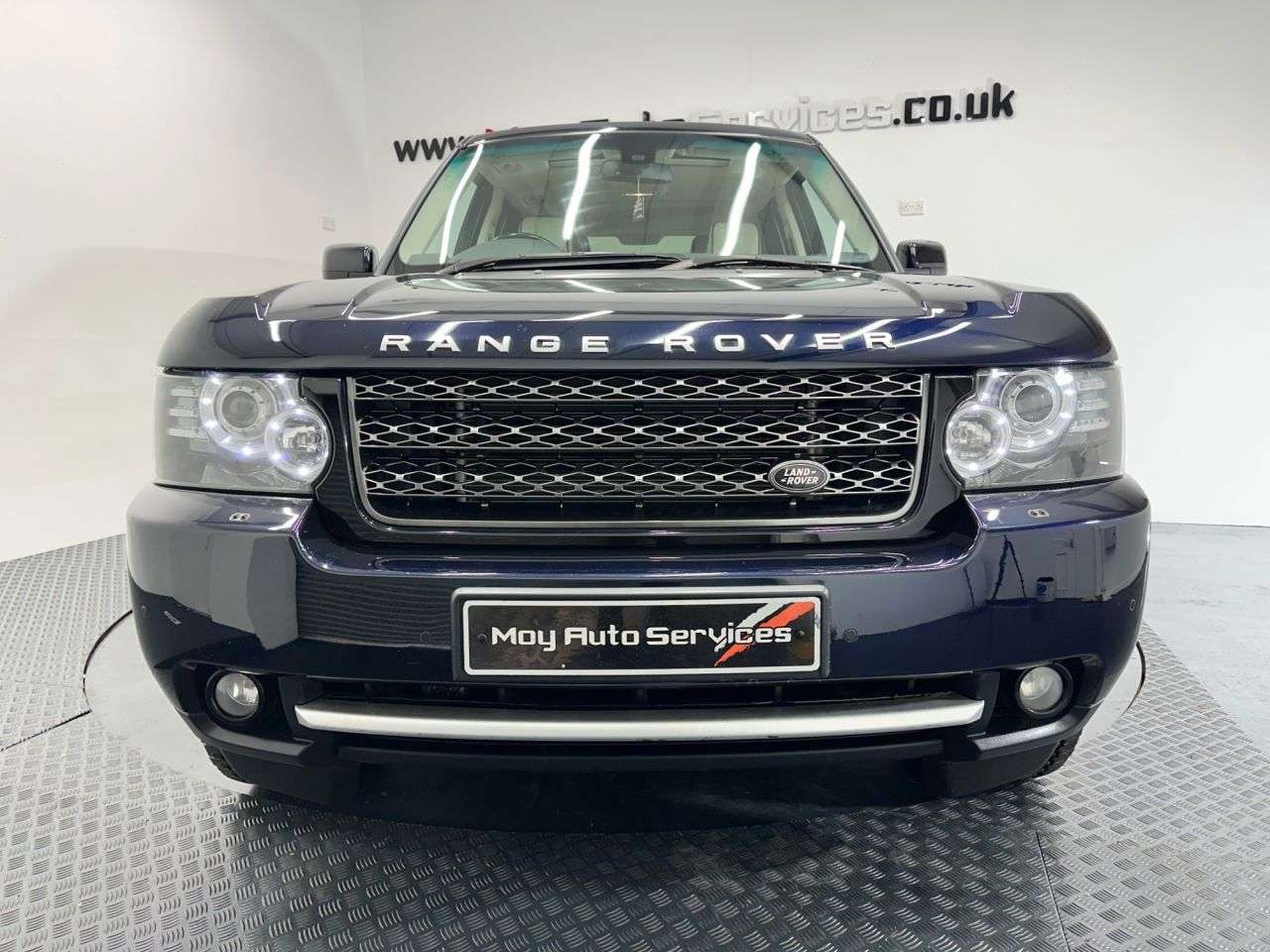 A 2011 LAND ROVER RANGE ROVER 4.4 TD V8 Vogue SUV 5dr Diesel Auto 4WD Euro 5 (313 bhp) A 2011 LAND ROVER RANGE ROVER 4.4 TD V8 Vogue SUV 5dr Diesel Auto 4WD Euro 5 (313 bhp)