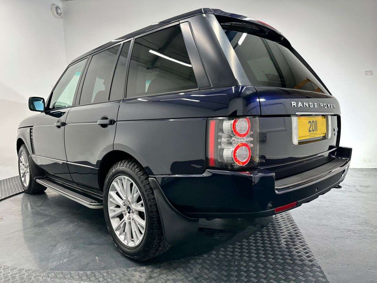 A 2011 LAND ROVER RANGE ROVER 4.4 TD V8 Vogue SUV 5dr Diesel Auto 4WD Euro 5 (313 bhp) A 2011 LAND ROVER RANGE ROVER 4.4 TD V8 Vogue SUV 5dr Diesel Auto 4WD Euro 5 (313 bhp)