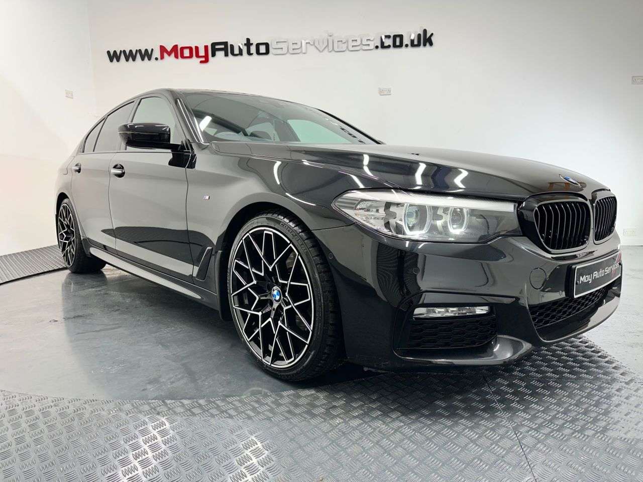 A 2018 BMW 5 SERIES 2.0 520d M Sport Saloon 4dr Diesel Auto Euro 6 (s/s) (190 ps) A 2018 BMW 5 SERIES 2.0 520d M Sport Saloon 4dr Diesel Auto Euro 6 (s/s) (190 ps)