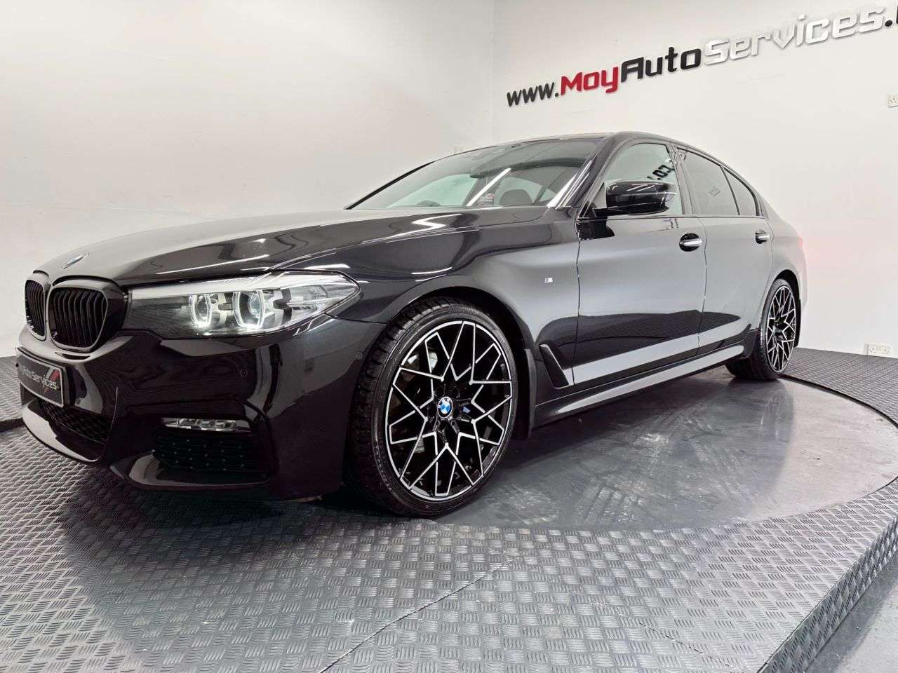 A 2018 BMW 5 SERIES 2.0 520d M Sport Saloon 4dr Diesel Auto Euro 6 (s/s) (190 ps) A 2018 BMW 5 SERIES 2.0 520d M Sport Saloon 4dr Diesel Auto Euro 6 (s/s) (190 ps)