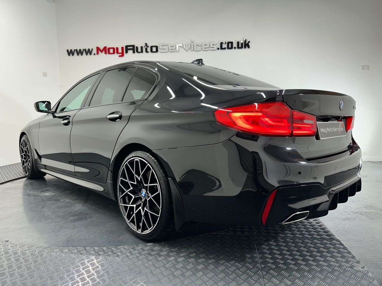 A 2018 BMW 5 SERIES 2.0 520d M Sport Saloon 4dr Diesel Auto Euro 6 (s/s) (190 ps) A 2018 BMW 5 SERIES 2.0 520d M Sport Saloon 4dr Diesel Auto Euro 6 (s/s) (190 ps)