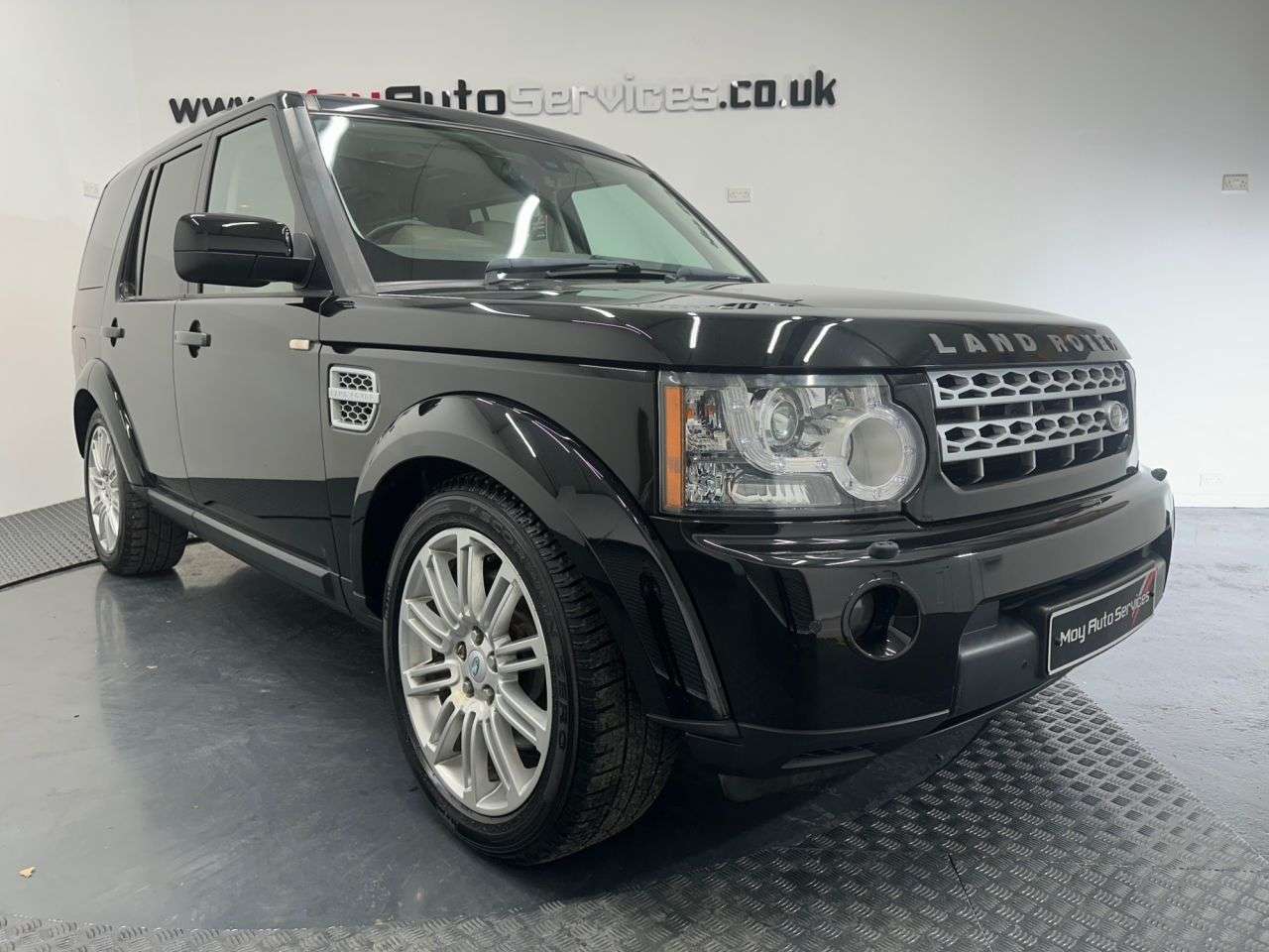 A 2011 LAND ROVER DISCOVERY 4 3.0 SD V6 HSE SUV 5dr Diesel CommandShift 4WD Euro 5 (245 ps) A 2011 LAND ROVER DISCOVERY 4 3.0 SD V6 HSE SUV 5dr Diesel CommandShift 4WD Euro 5 (245 ps)