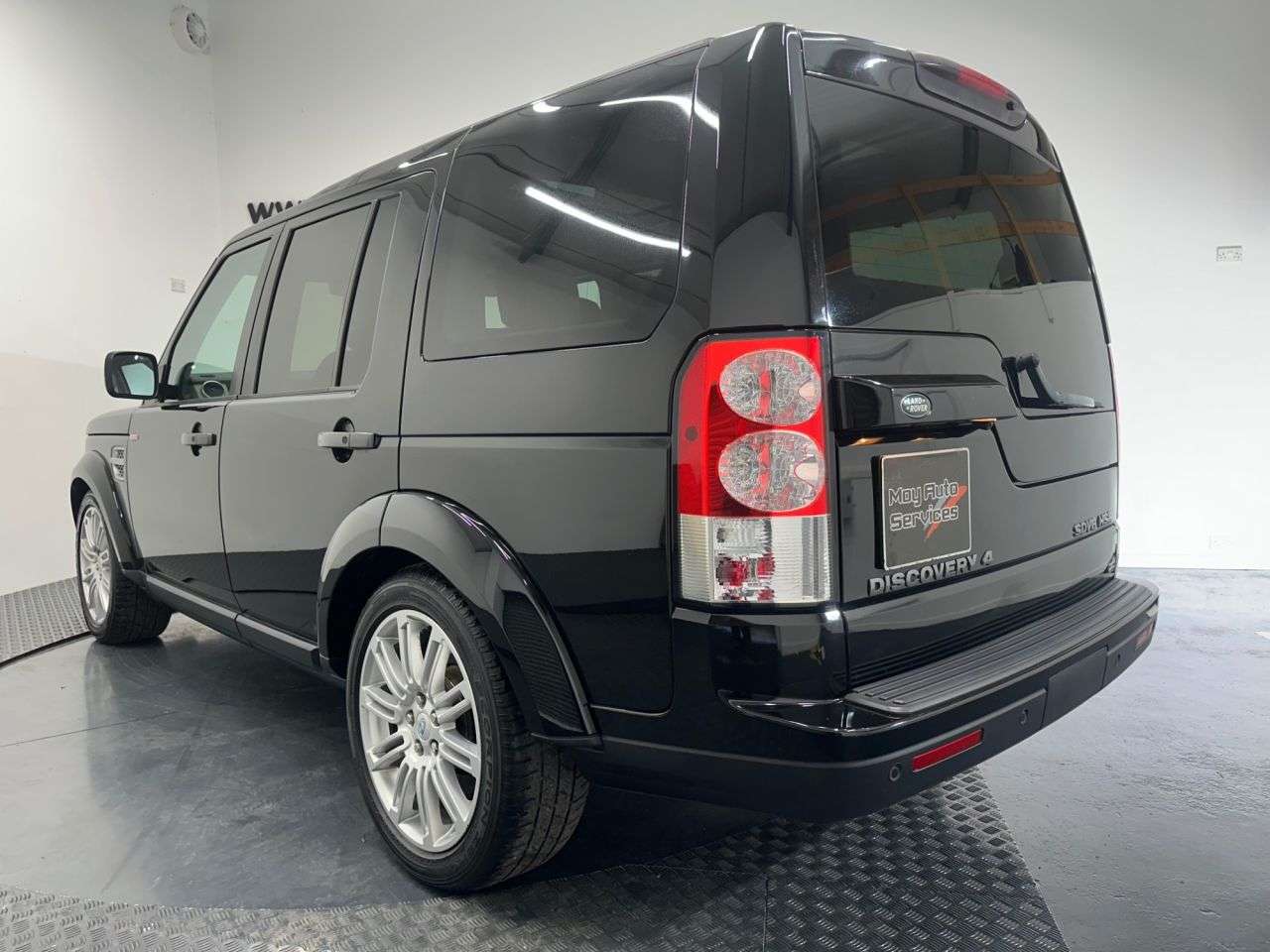 A 2011 LAND ROVER DISCOVERY 4 3.0 SD V6 HSE SUV 5dr Diesel CommandShift 4WD Euro 5 (245 ps) A 2011 LAND ROVER DISCOVERY 4 3.0 SD V6 HSE SUV 5dr Diesel CommandShift 4WD Euro 5 (245 ps)