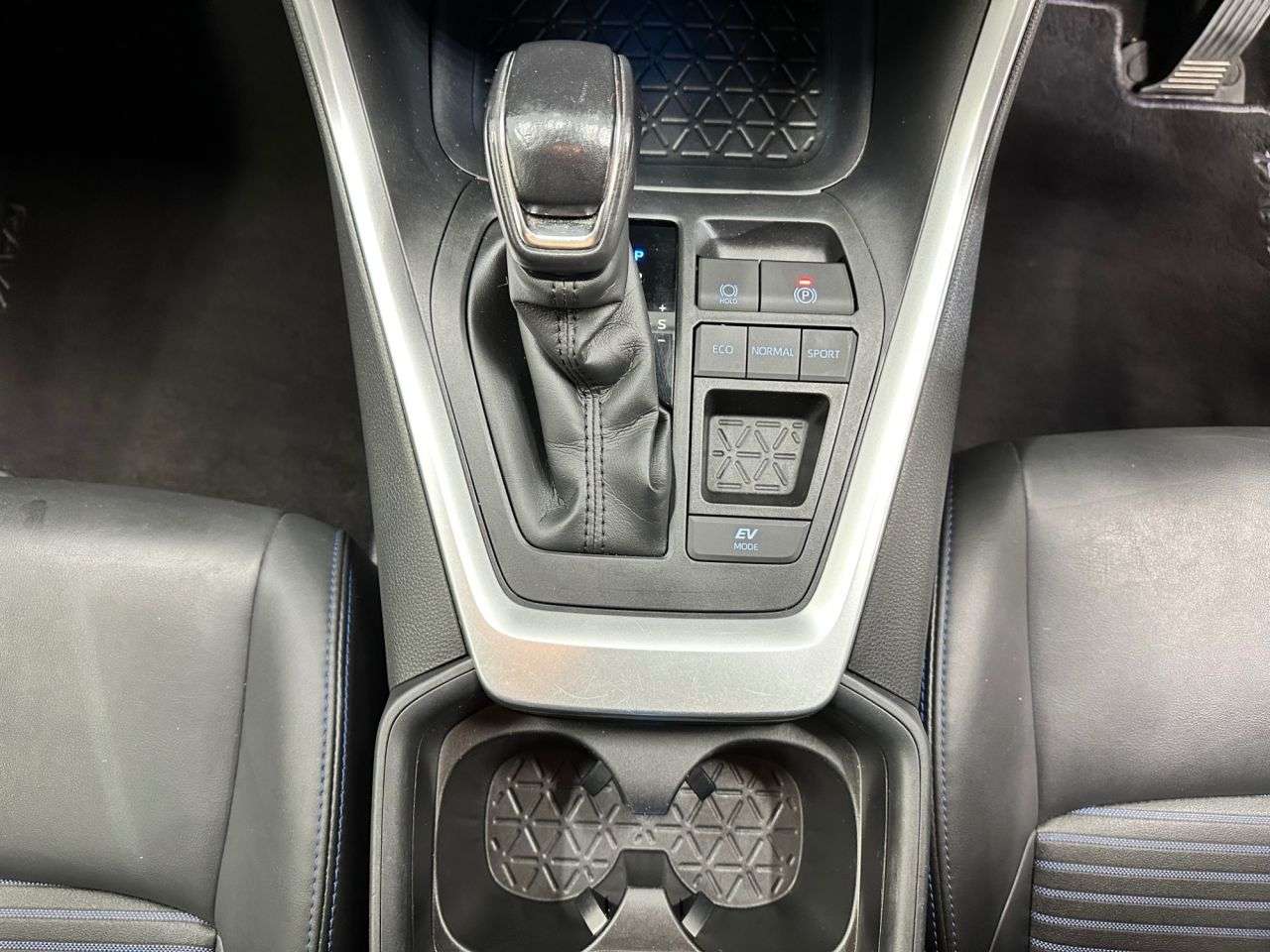 null TOYOTA RAV4 null TOYOTA RAV4