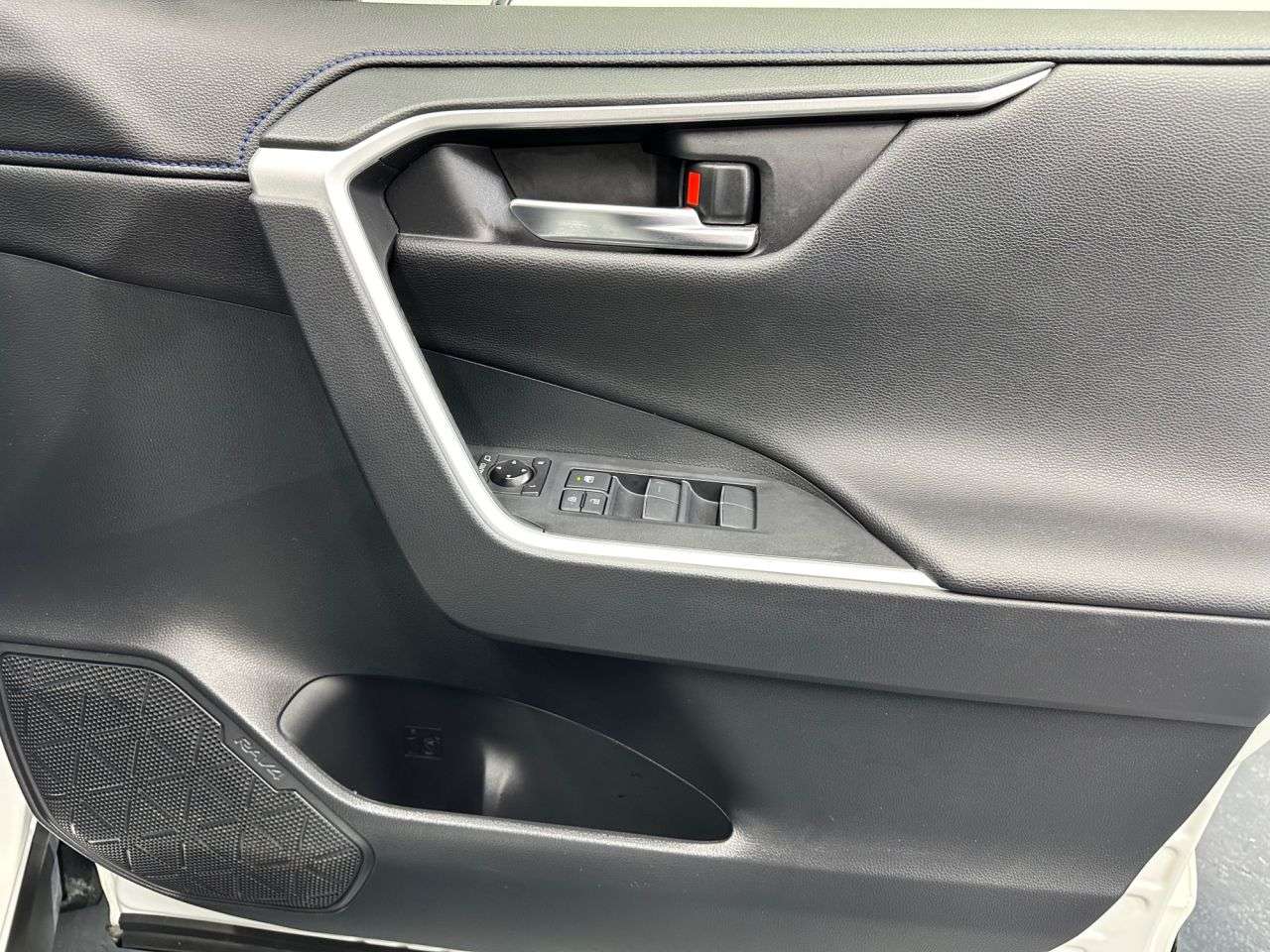 null TOYOTA RAV4 null TOYOTA RAV4