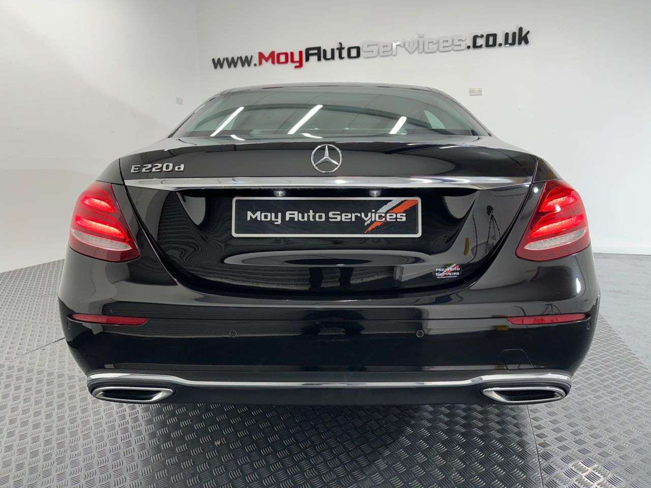 A 2016 MERCEDES-BENZ E-CLASS 2.0 E220d SE Saloon 4dr Diesel G-Tronic+ Euro 6 (s/s) (194 ps) A 2016 MERCEDES-BENZ E-CLASS 2.0 E220d SE Saloon 4dr Diesel G-Tronic+ Euro 6 (s/s) (194 ps)