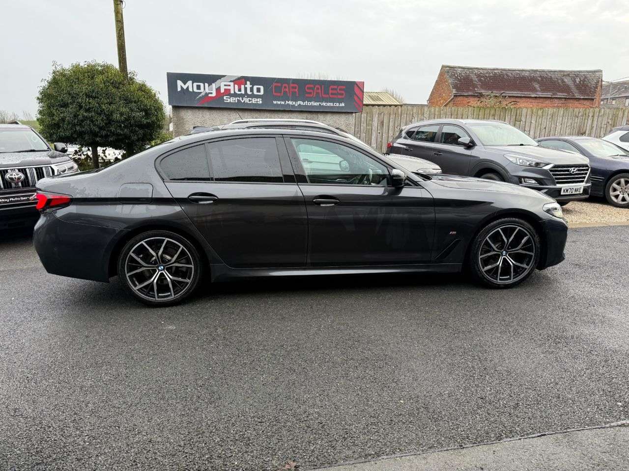 A 2021 BMW 5 SERIES 2.0 520d MHT M Sport Saloon 4dr Diesel Hybrid Steptronic Euro 6 (s/s) (190 A 2021 BMW 5 SERIES 2.0 520d MHT M Sport Saloon 4dr Diesel Hybrid Steptronic Euro 6 (s/s) (190