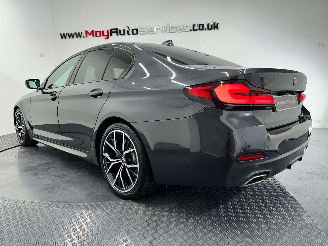 A 2021 BMW 5 SERIES 2.0 520d MHT M Sport Saloon 4dr Diesel Hybrid Steptronic Euro 6 (s/s) (190 A 2021 BMW 5 SERIES 2.0 520d MHT M Sport Saloon 4dr Diesel Hybrid Steptronic Euro 6 (s/s) (190
