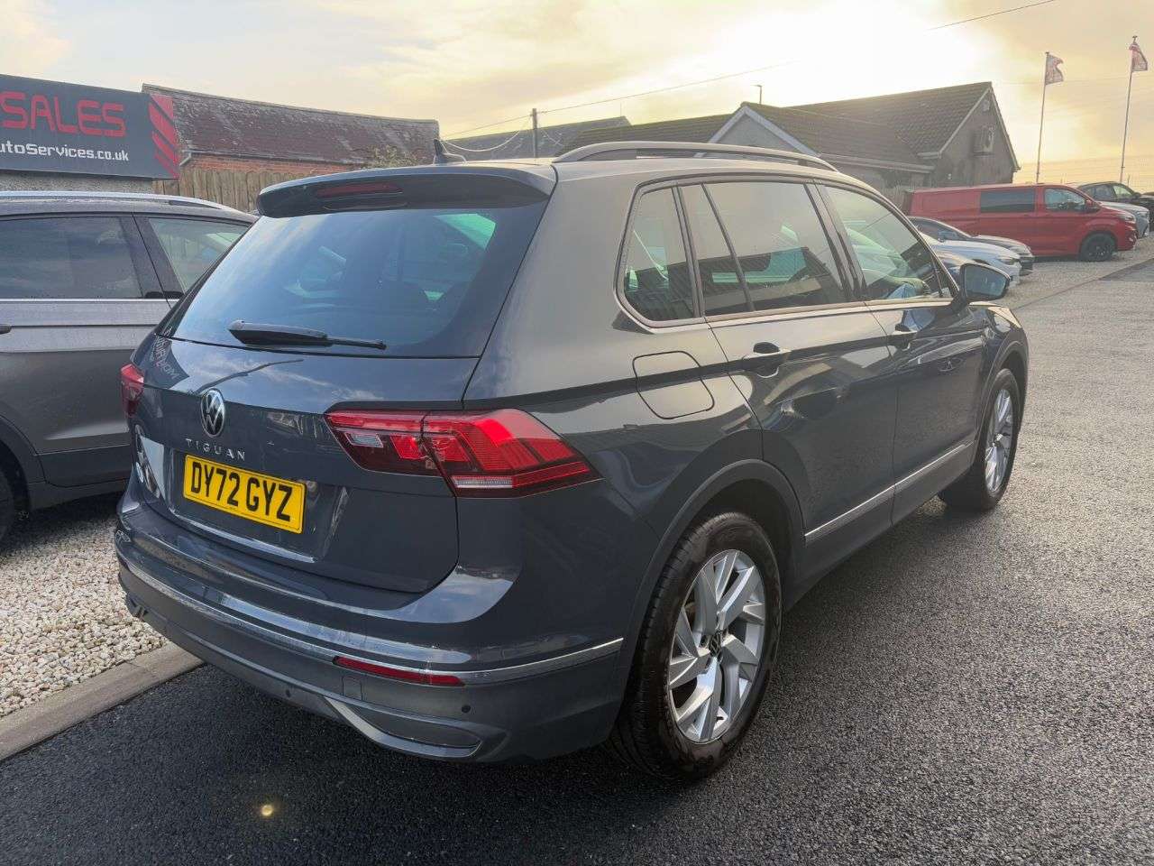 A 2022 VOLKSWAGEN TIGUAN 2.0 TDI Life SUV 5dr Diesel DSG Euro 6 (s/s) (150 ps) A 2022 VOLKSWAGEN TIGUAN 2.0 TDI Life SUV 5dr Diesel DSG Euro 6 (s/s) (150 ps)