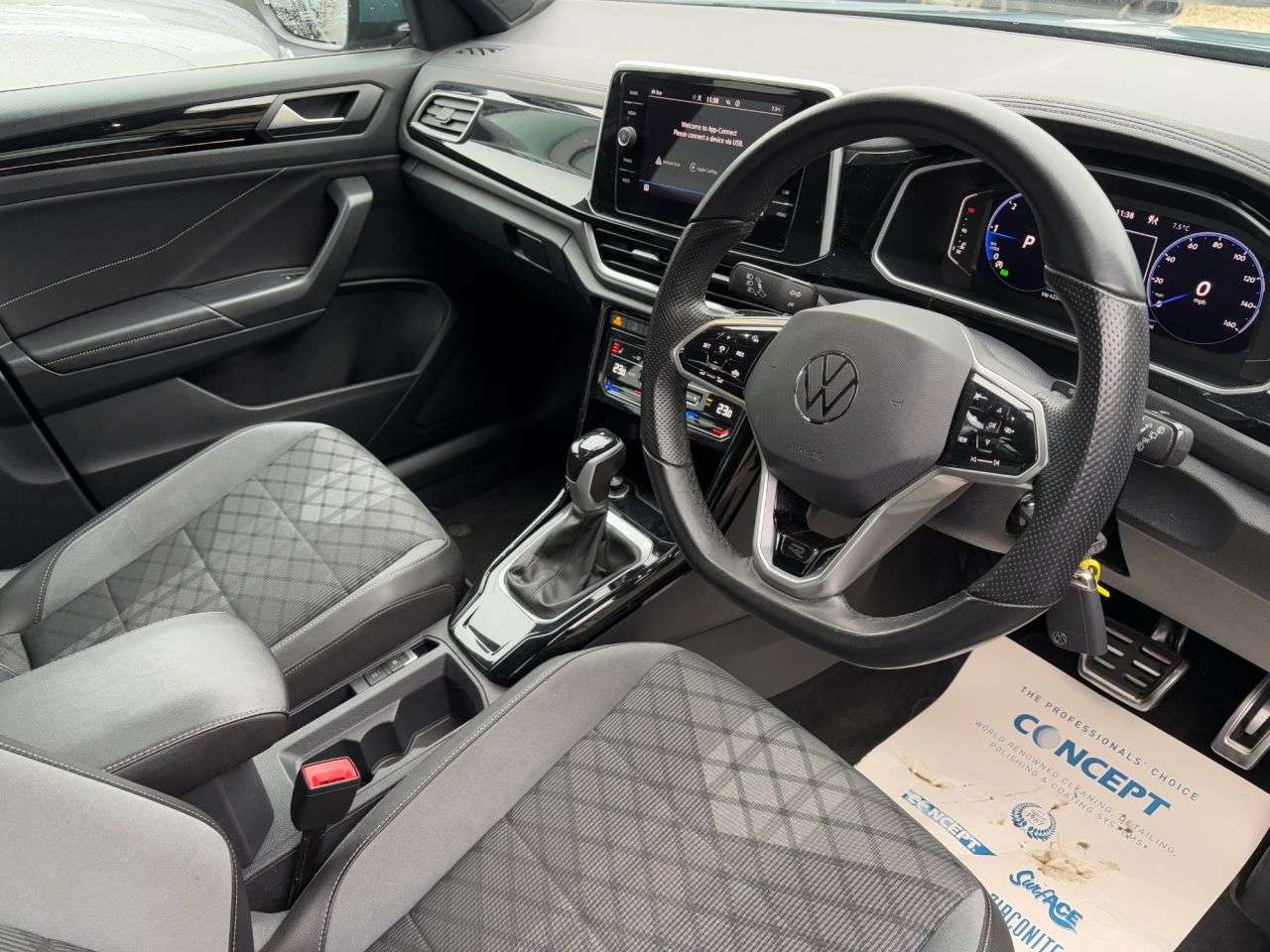 A 2022 VOLKSWAGEN T-ROC 2.0 TDI R-Line SUV 5dr Diesel DSG Euro 6 (s/s) (150 ps) A 2022 VOLKSWAGEN T-ROC 2.0 TDI R-Line SUV 5dr Diesel DSG Euro 6 (s/s) (150 ps)