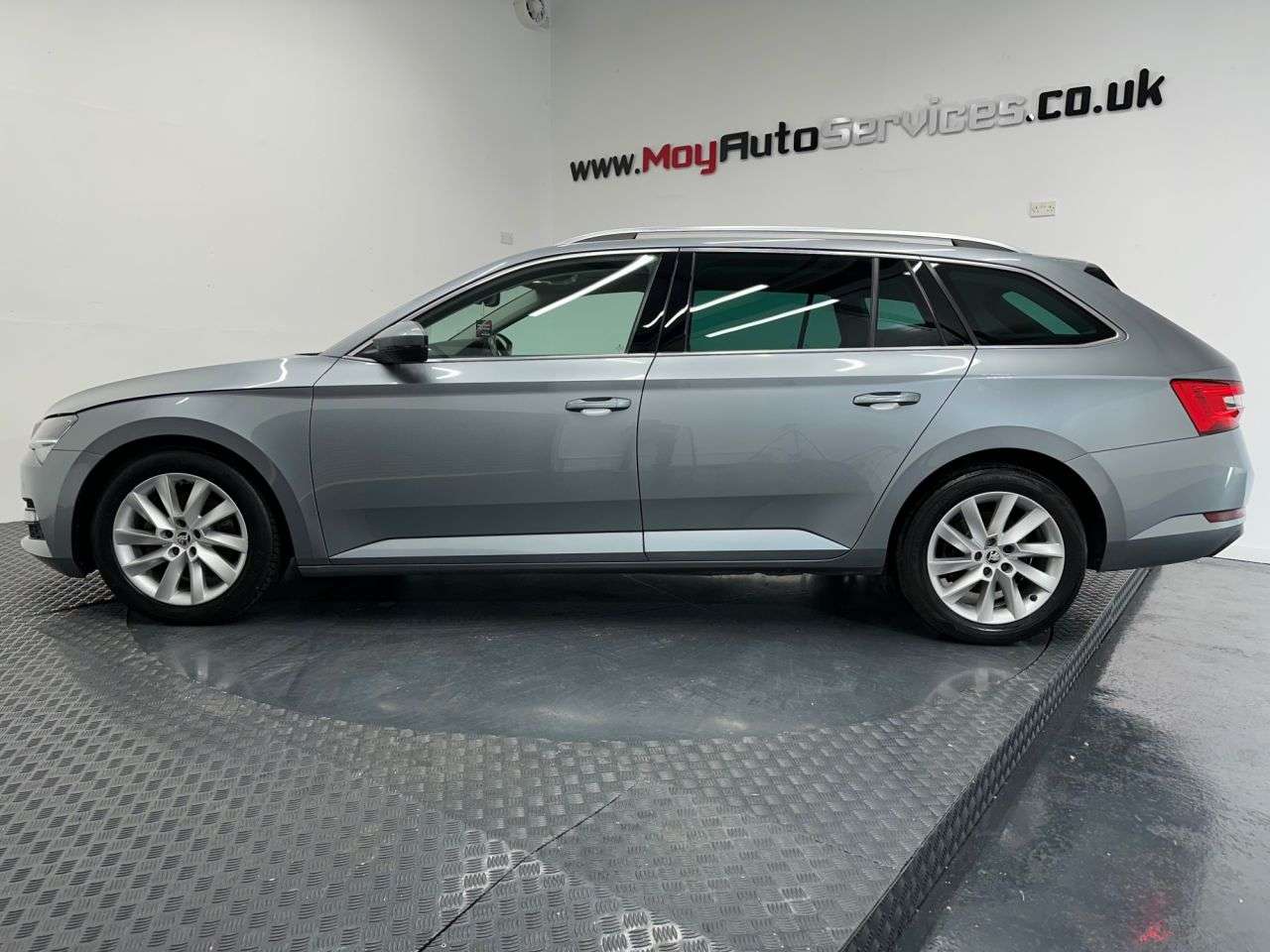 A 2020 SKODA SUPERB 1.6 TDI SE Technology Estate 5dr Diesel DSG Euro 6 (s/s) (120 ps) A 2020 SKODA SUPERB 1.6 TDI SE Technology Estate 5dr Diesel DSG Euro 6 (s/s) (120 ps)