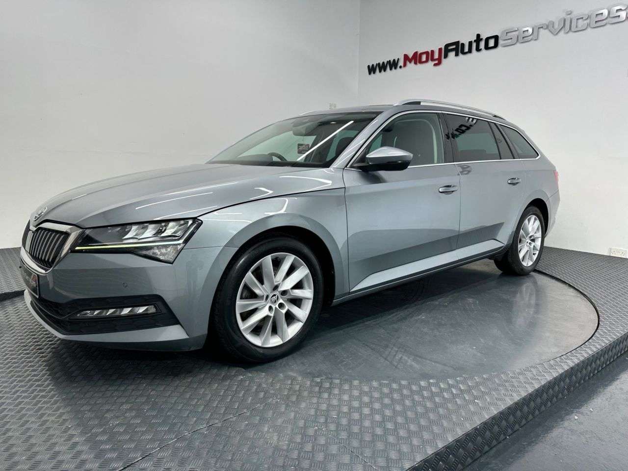 A 2020 SKODA SUPERB 1.6 TDI SE Technology Estate 5dr Diesel DSG Euro 6 (s/s) (120 ps) A 2020 SKODA SUPERB 1.6 TDI SE Technology Estate 5dr Diesel DSG Euro 6 (s/s) (120 ps)