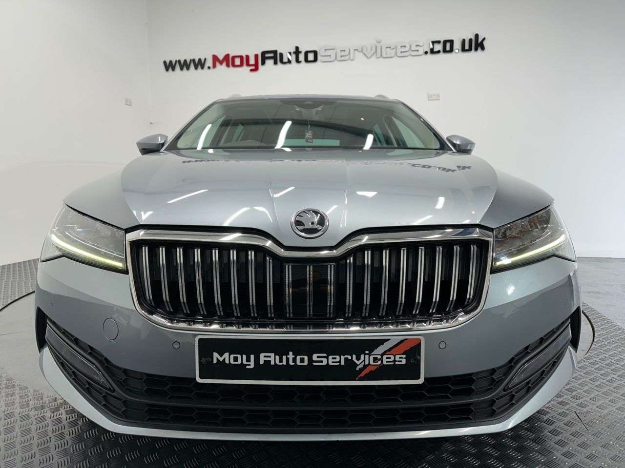 A 2020 SKODA SUPERB 1.6 TDI SE Technology Estate 5dr Diesel DSG Euro 6 (s/s) (120 ps) A 2020 SKODA SUPERB 1.6 TDI SE Technology Estate 5dr Diesel DSG Euro 6 (s/s) (120 ps)