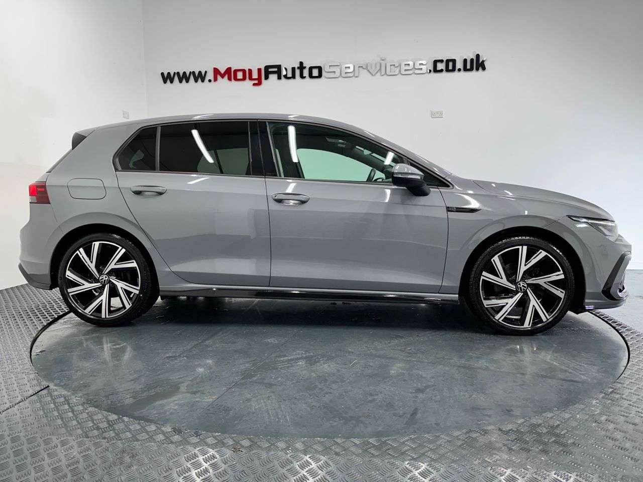 A 2024 VOLKSWAGEN GOLF 2.0 TDI R-Line Hatchback 5dr Diesel DSG Euro 6 (s/s) (150 ps) A 2024 VOLKSWAGEN GOLF 2.0 TDI R-Line Hatchback 5dr Diesel DSG Euro 6 (s/s) (150 ps)