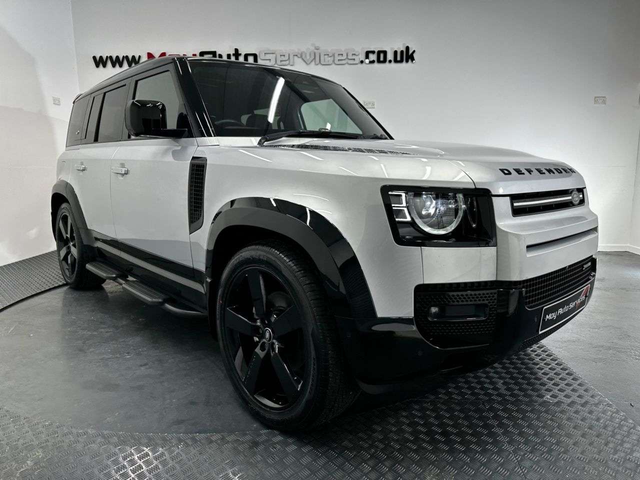 A 2023 LAND ROVER DEFENDER 3.0 D250 MHEV X-Dynamic SE SUV 5dr Diesel Auto 4WD Euro 6 (s/s) (250 ps) A 2023 LAND ROVER DEFENDER 3.0 D250 MHEV X-Dynamic SE SUV 5dr Diesel Auto 4WD Euro 6 (s/s) (250 ps)