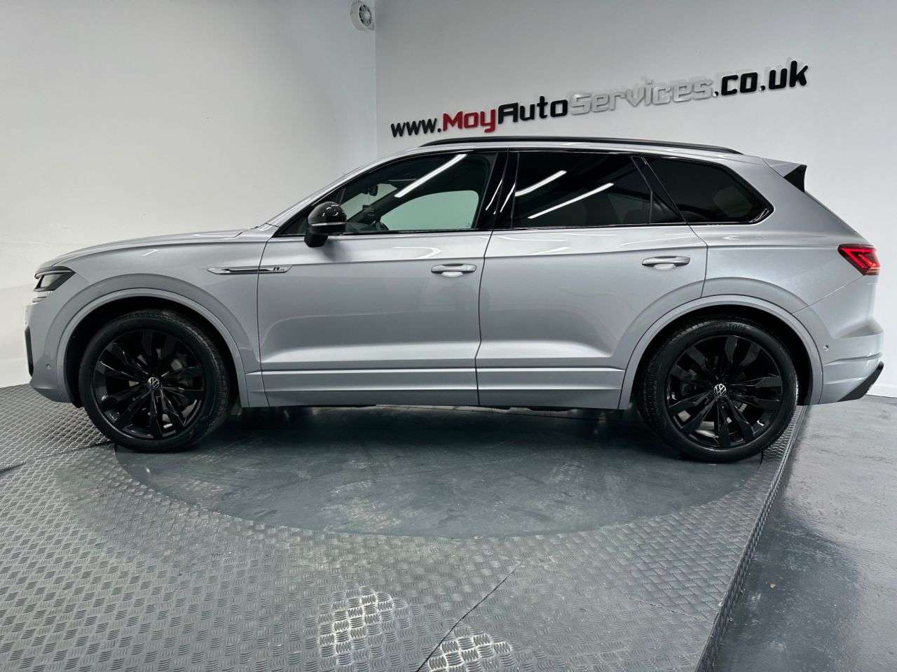 A 2021 VOLKSWAGEN TOUAREG 3.0 TDI V6 Black Edition SUV 5dr Diesel Tiptronic 4Motion Euro 6 (s/s) (286 A 2021 VOLKSWAGEN TOUAREG 3.0 TDI V6 Black Edition SUV 5dr Diesel Tiptronic 4Motion Euro 6 (s/s) (286