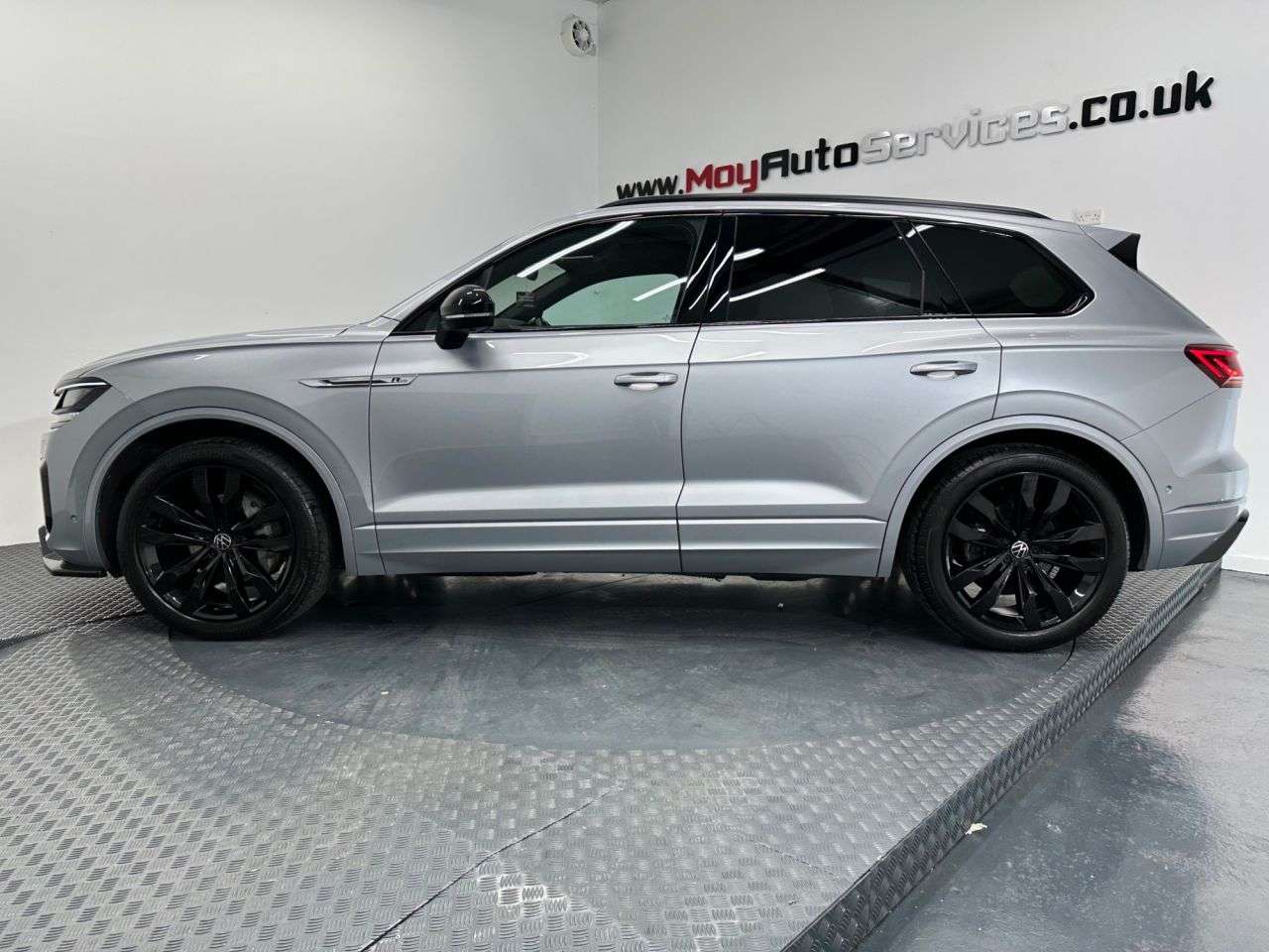A 2021 VOLKSWAGEN TOUAREG 3.0 TDI V6 Black Edition SUV 5dr Diesel Tiptronic 4Motion Euro 6 (s/s) (286 A 2021 VOLKSWAGEN TOUAREG 3.0 TDI V6 Black Edition SUV 5dr Diesel Tiptronic 4Motion Euro 6 (s/s) (286