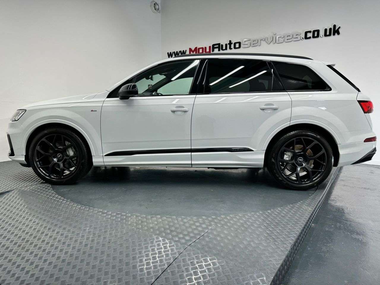 A 2020 AUDI Q7 3.0 TDI V6 50 Black Edition SUV 5dr Diesel Tiptronic quattro Euro 6 (s/s) ( A 2020 AUDI Q7 3.0 TDI V6 50 Black Edition SUV 5dr Diesel Tiptronic quattro Euro 6 (s/s) (