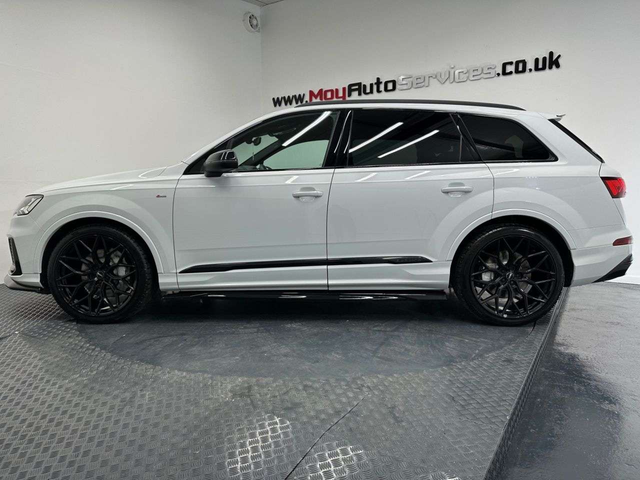A 2020 AUDI Q7 3.0 TDI V6 50 Black Edition SUV 5dr Diesel Tiptronic quattro Euro 6 (s/s) ( A 2020 AUDI Q7 3.0 TDI V6 50 Black Edition SUV 5dr Diesel Tiptronic quattro Euro 6 (s/s) (