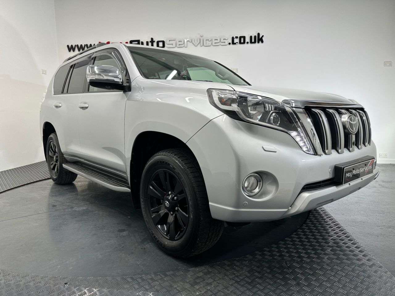 A 2017 TOYOTA LAND CRUISER 2.8D Invincible SUV 5dr Diesel Auto 4WD Euro 6 (7 Seats) (177 ps) A 2017 TOYOTA LAND CRUISER 2.8D Invincible SUV 5dr Diesel Auto 4WD Euro 6 (7 Seats) (177 ps)