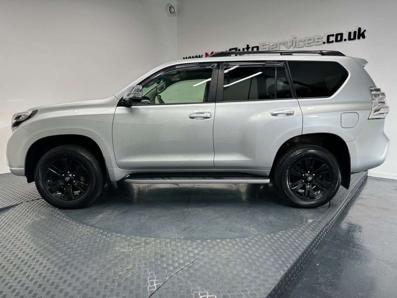 A 2017 TOYOTA LAND CRUISER 2.8D Invincible SUV 5dr Diesel Auto 4WD Euro 6 (7 Seats) (177 ps) A 2017 TOYOTA LAND CRUISER 2.8D Invincible SUV 5dr Diesel Auto 4WD Euro 6 (7 Seats) (177 ps)