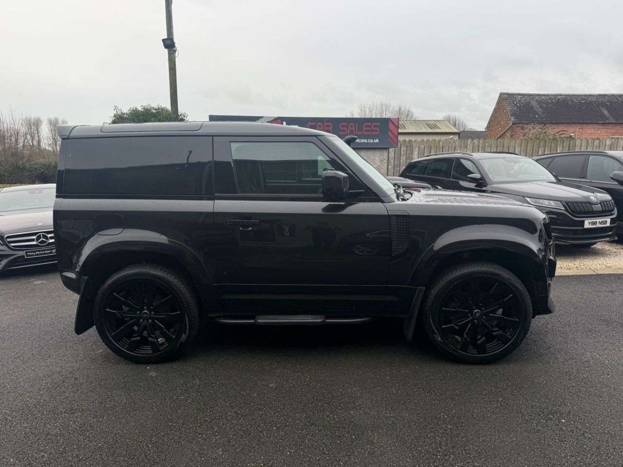 A 2024 LAND ROVER DEFENDER 3.0 D250 MHEV Hard Top SUV 3dr Diesel Auto 4WD SWB Euro 6 (s/s) (250 ps) A 2024 LAND ROVER DEFENDER 3.0 D250 MHEV Hard Top SUV 3dr Diesel Auto 4WD SWB Euro 6 (s/s) (250 ps)