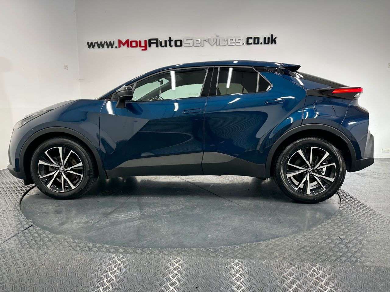 A 2024 TOYOTA C-HR 1.8 VVT-h Design SUV 5dr Petrol Hybrid CVT Euro 6 (s/s) (140 ps) A 2024 TOYOTA C-HR 1.8 VVT-h Design SUV 5dr Petrol Hybrid CVT Euro 6 (s/s) (140 ps)