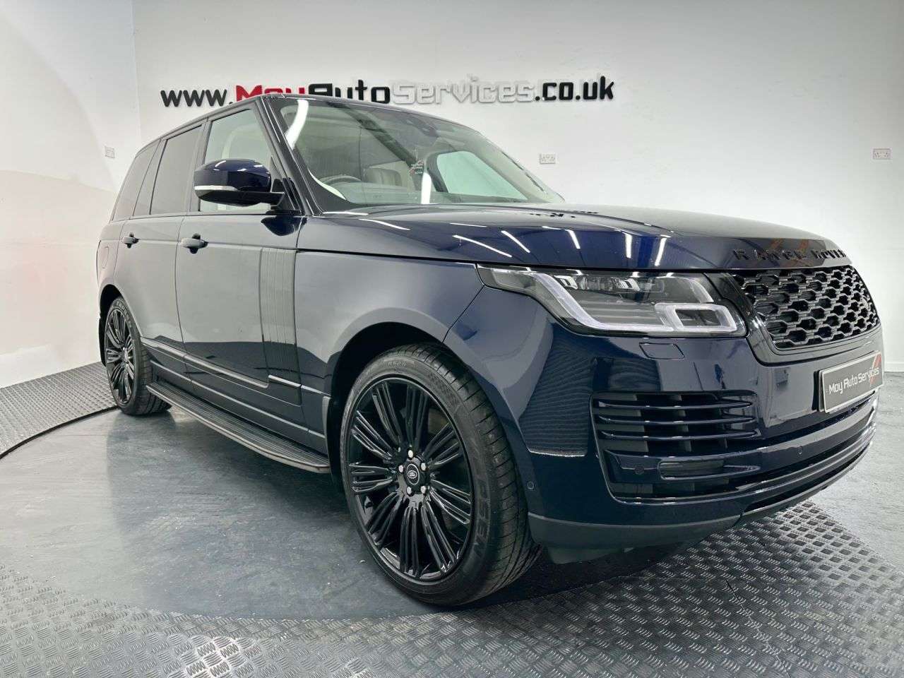 A 2020 LAND ROVER RANGE ROVER 4.4 SD V8 Vogue SE SUV 5dr Diesel Auto 4WD Euro 6 (s/s) (339 ps) A 2020 LAND ROVER RANGE ROVER 4.4 SD V8 Vogue SE SUV 5dr Diesel Auto 4WD Euro 6 (s/s) (339 ps)